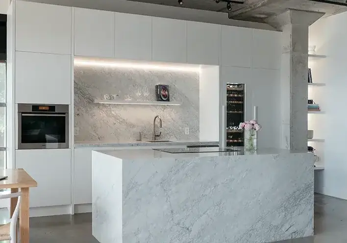 Modern white kitchen with flat slab cabinet doors